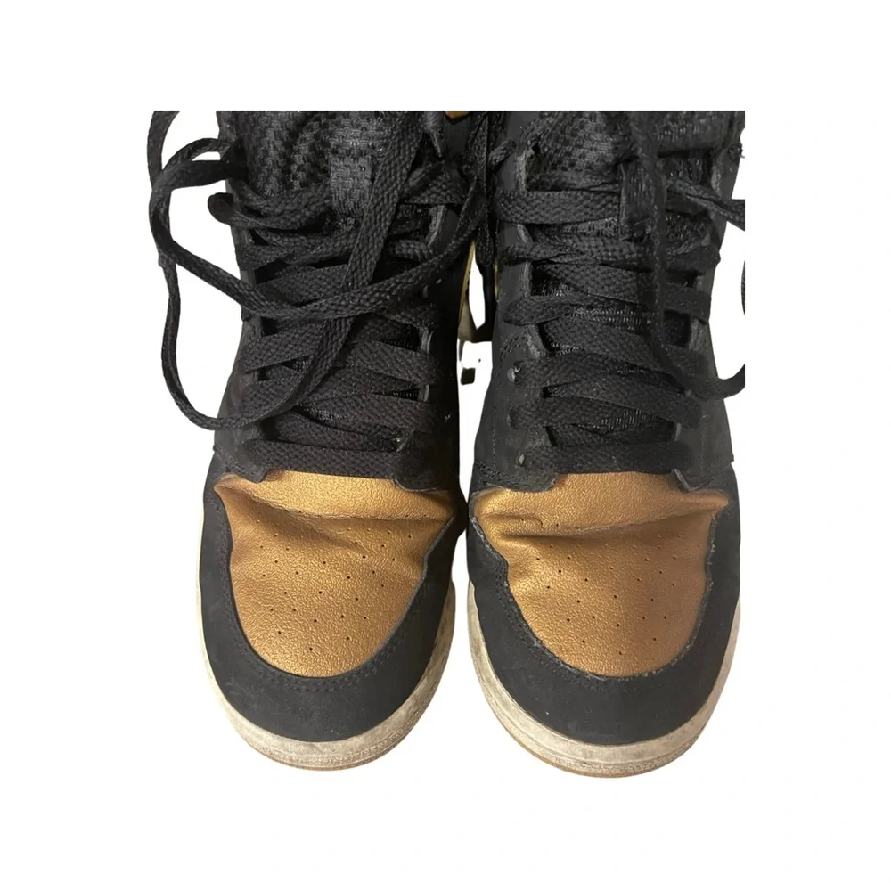 NIKE : Air Jordan 1 Mid’s : Carmelo Anthony Black and Gold : 7 Youth : Rare